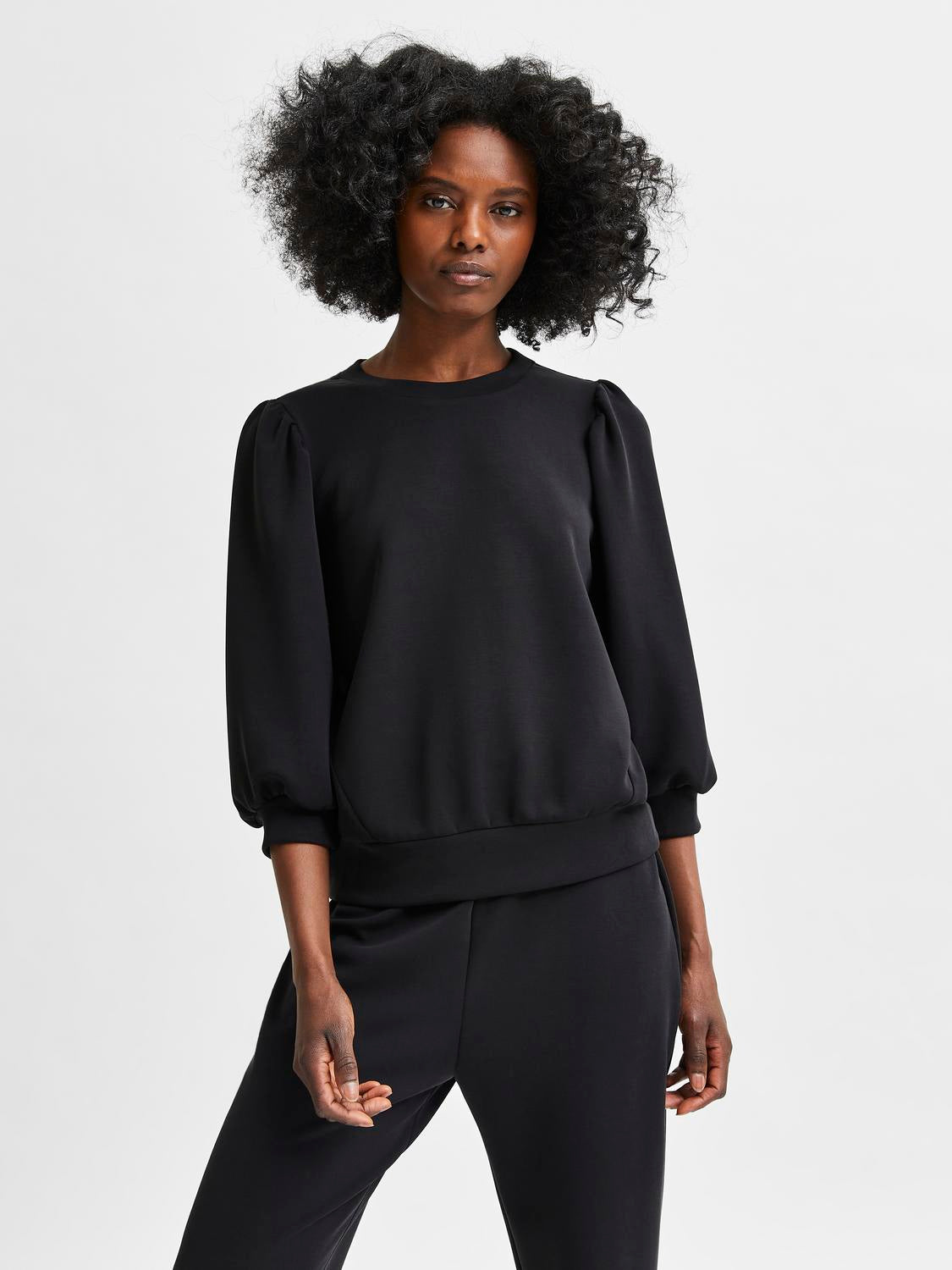 model_shot-front